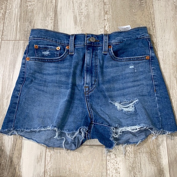 Levi’s Shorts - Picture 1 of 2